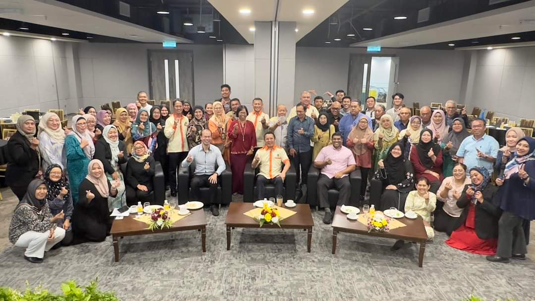 Group photo with participants from various communities following the conclusion of the successful workshop